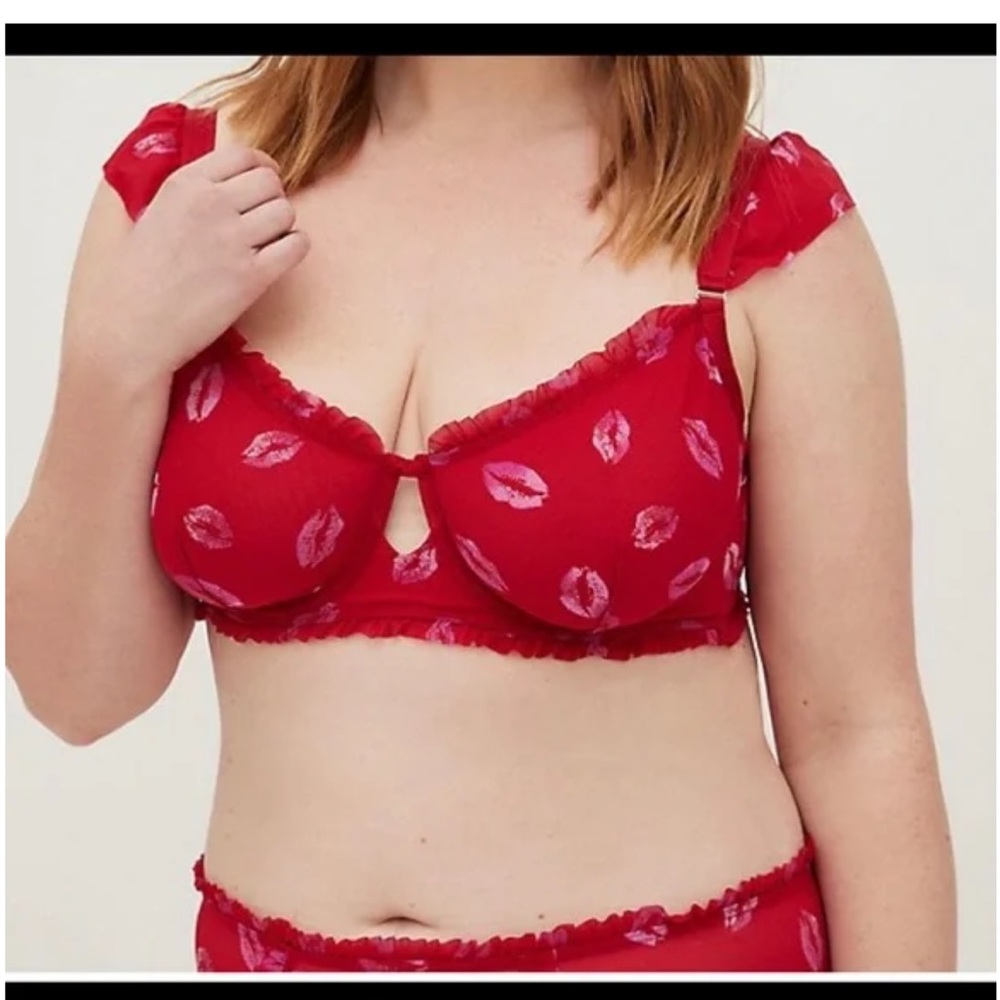 Torrid Unlined Underwire Mesh Red Lips Ruffle Bra